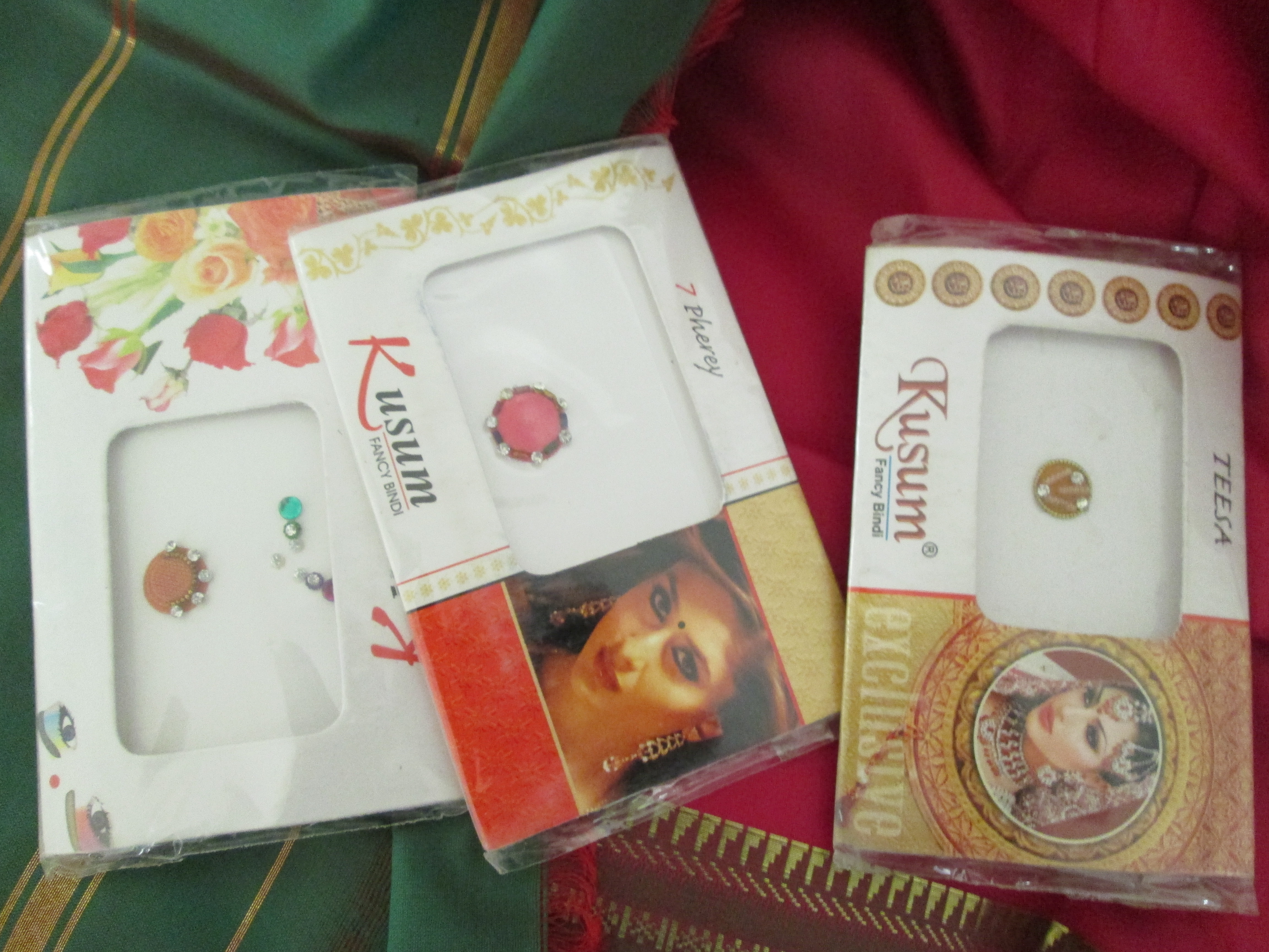 Bindis Fancy Round -- Large (1 x 3 packs) Bindis Fancy Round -- Large (1 x 3 packs)