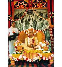 Srila Prabhupada at Rathayatra Festival Playing Kartals on Yellow  Vyasasana in front of Big Panca-Tattva Painting