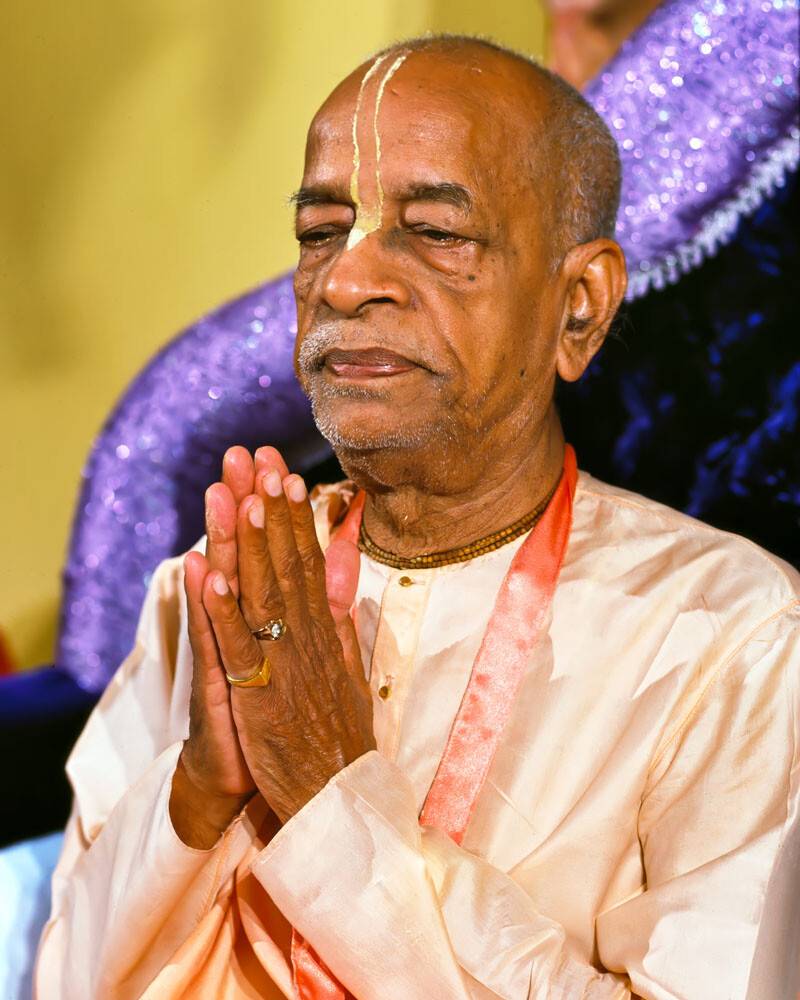 Prabhupada Sit on Vyasasana Praying with Hands