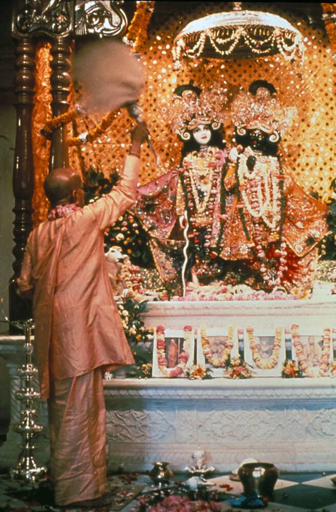Srila Prabhupada Offers Aroti to Krishna Balaram
