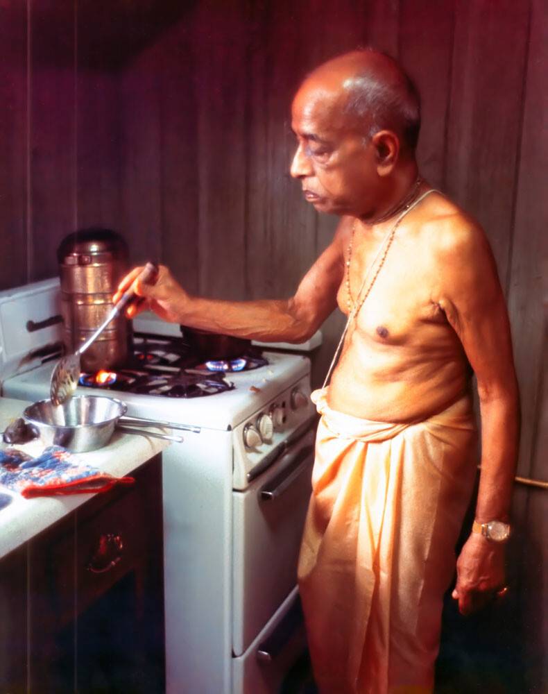 Srila Prabhupada Cooking
