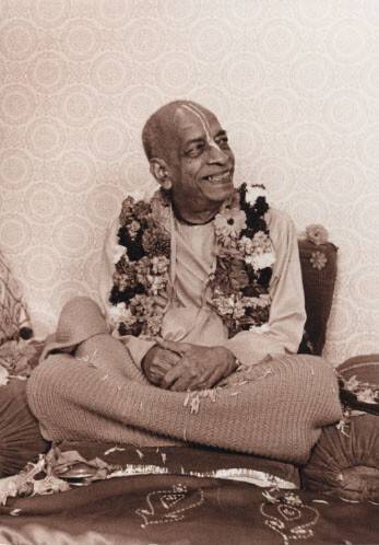 Srila Prabhupada preaching in Indian life members home