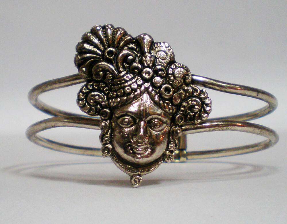 Pin by Maria Mercado on jewels | Fashion rings, Gold jewelry fashion,  Luxury wedding rings
